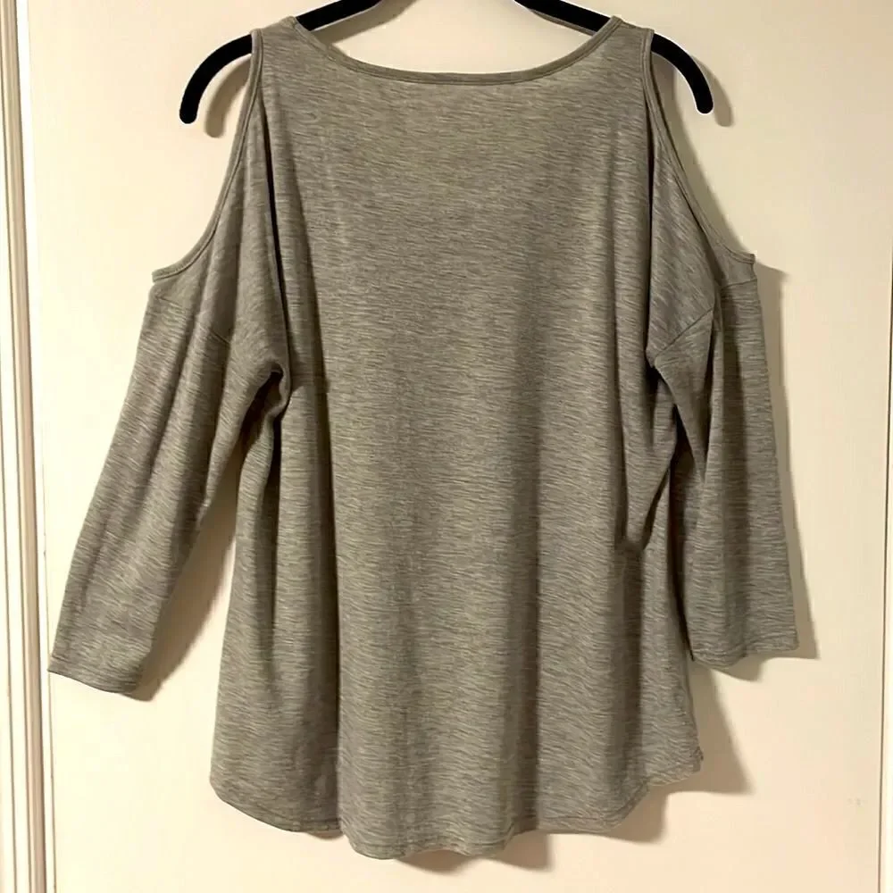 Jessica Simpson cold shoulder mandala graphic tee in grey, blue, & orang…